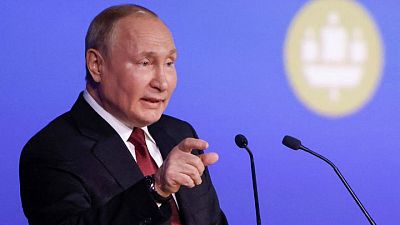 بوتين يشدد على قوة روسيا وسيادتها في "نظام عالمي جديد"