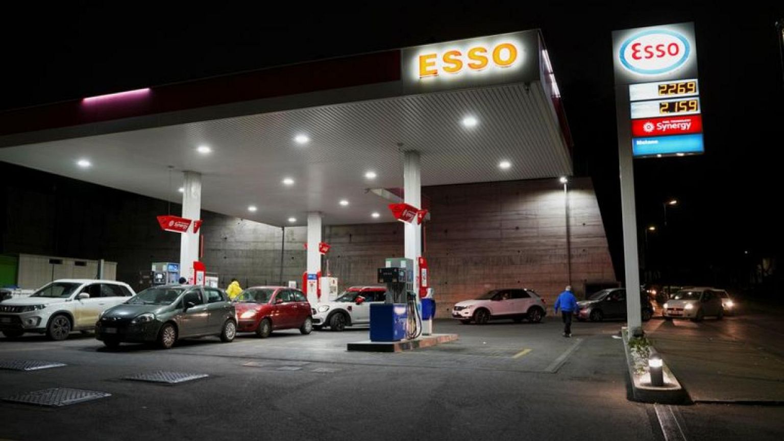 Italy may declare state of alert on gas next week - sources