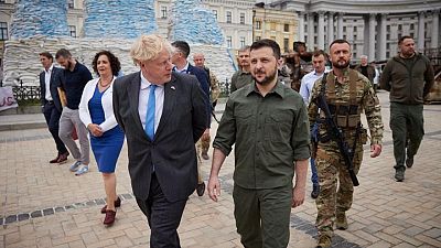 La lucha de Ucrania continúa, primer ministro británico Johnson promete apoyo a largo plazo