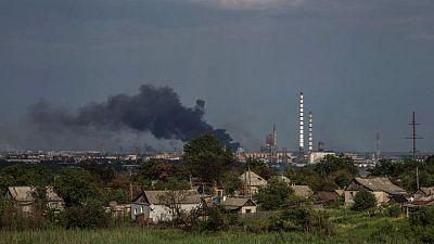 Separatistas prorrusos anuncian control de un pueblo al sur de batalla clave en Ucrania