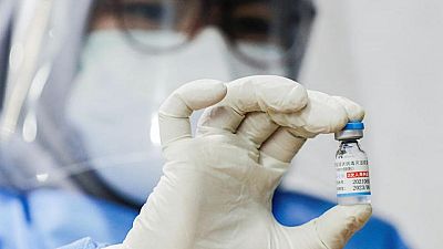Algunas subvariantes de ómicron escapan a los anticuerpos de vacuna de Sinopharm -estudio chino