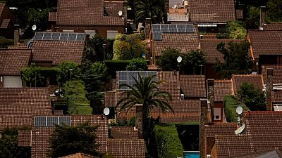 El plan de energía verde de España deja fríos a los necesitados El plan de energía verde de España deja fríos a los necesitados