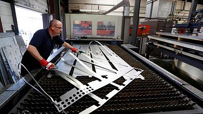 El sector manufacturero británico cierra 2022 en mínimos tras la caída de los pedidos -PMI