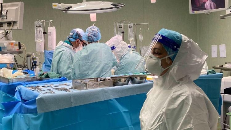 All'ospedale Molinette di Torino, in coma con danno epatico