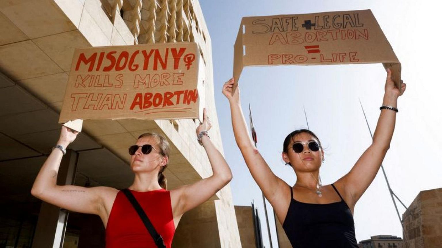 Una mujer estadounidense recibe permiso para volar a España tras negársele el aborto en Malta