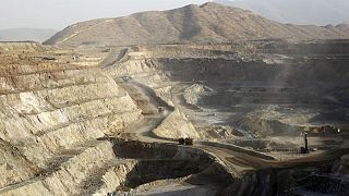 Mercado mundial del zinc registra superávit de 10.900 toneladas en abril: ILZSG