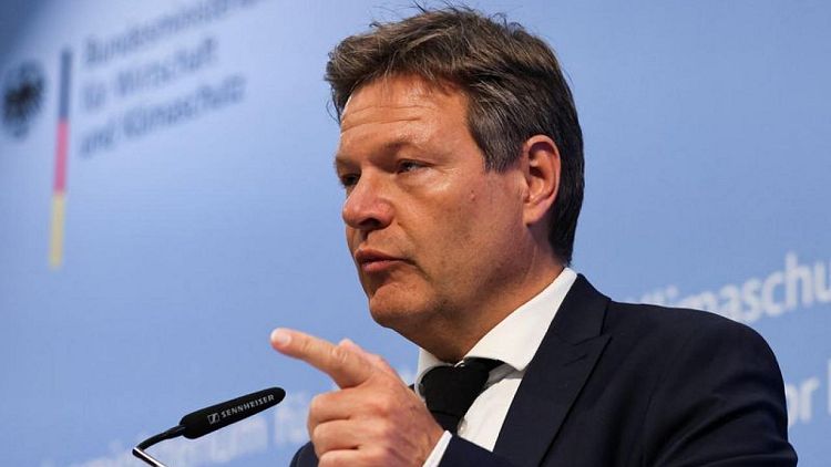 دير شبيجل: وزير الاقتصاد الألماني يحذر من إغلاق صناعات بسبب نقص الغاز