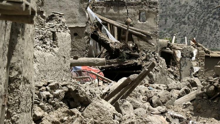 Afganistán pide ayuda para sobrevivientes de terremoto, réplicas matan a cinco personas