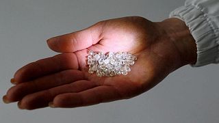 Cuando compre diamantes, piense en Bucha, dice enviada de Ucrania