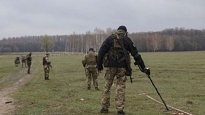 مسؤول: أوكرانيا بحاجة لعقد على الأقل لتطهير أراضيها من الألغام