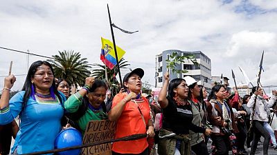 Gobierno y líderes indígenas en Ecuador tienen primer acercamiento en medio de protestas
