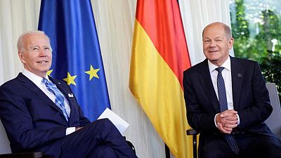خلال قمة السبع.. بايدن يشكر مستشار ألمانيا على دوره القيادي في أزمة أوكرانيا
