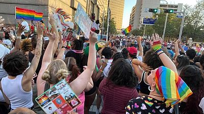 مسيرات أمريكية تتحول إلى احتجاجات على تشريعات مناهضة لحقوق الإجهاض والمثليين