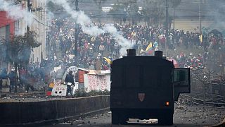 Presidente Ecuador baja precio de combustibles en última concesión a los  manifestantes | Euronews