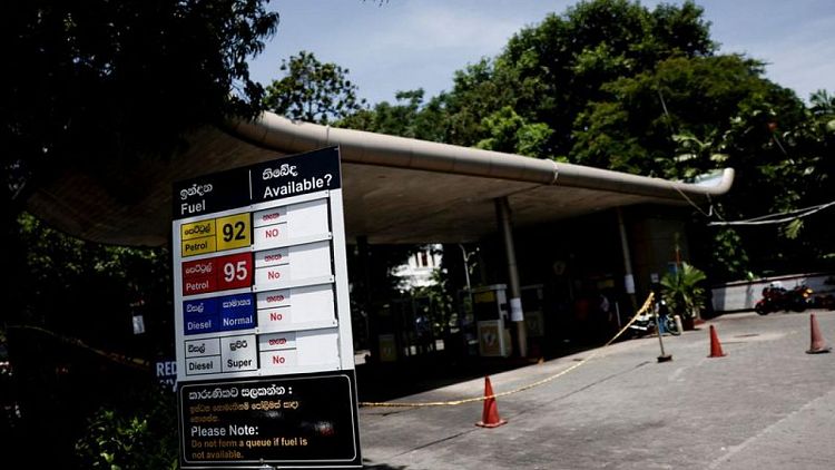 سريلانكا تتوقع نفاد الوقود لديها خلال أيام