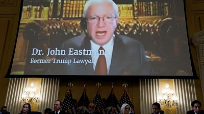 El abogado electoral de Trump, John Eastman, dice que el FBI le confiscó su teléfono