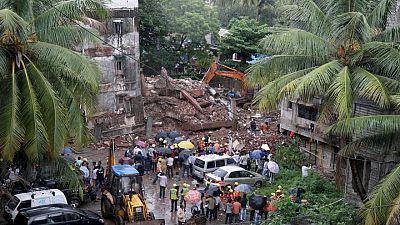مقتل 19 على الأقل في انهيار مبنى في مومباي بالهند