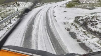 Vigili del fuoco e cantonieri in soccorso di auto e moto