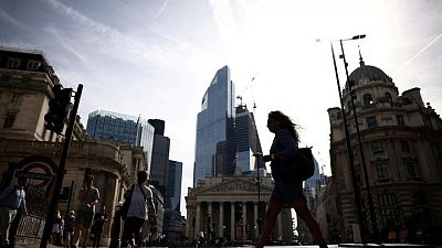 UK public sector workers to get 5% pay rise -FT