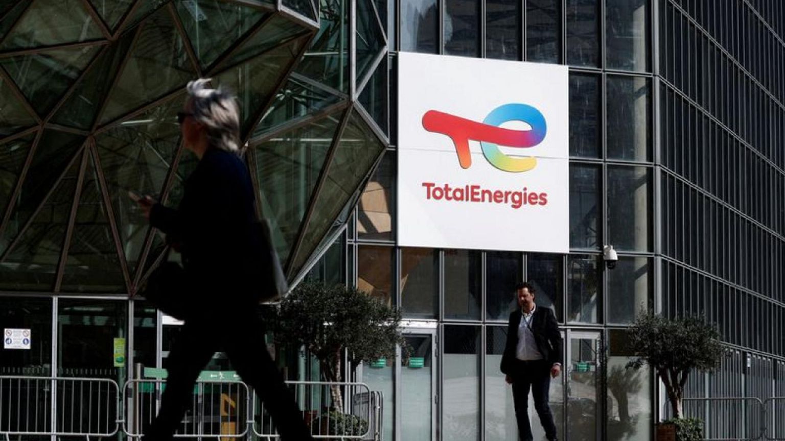 TotalEnergies to give fuel discounts at French motorways stations