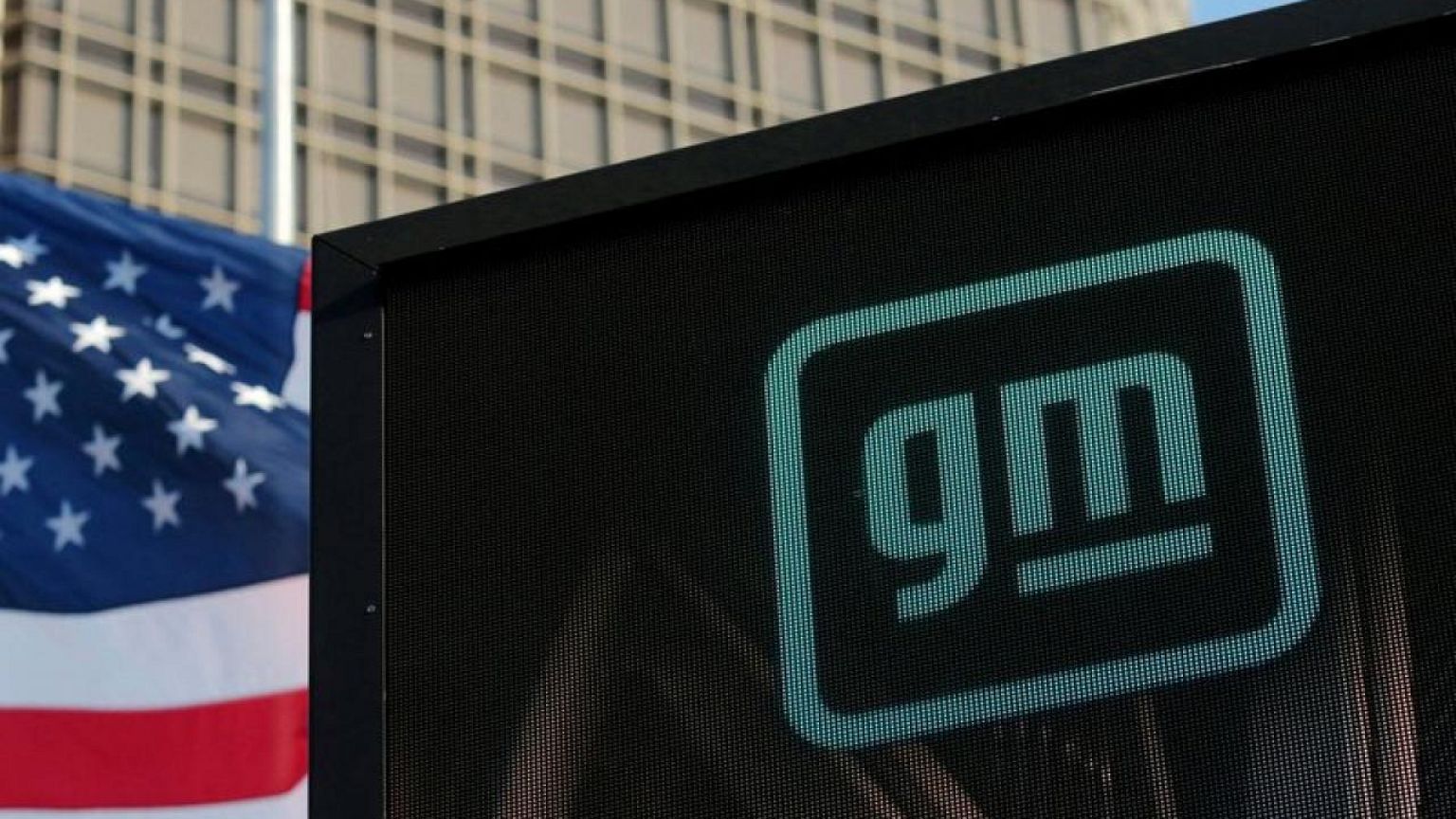 GM affirms 2022 profit outlook but net income sinks; shares drop