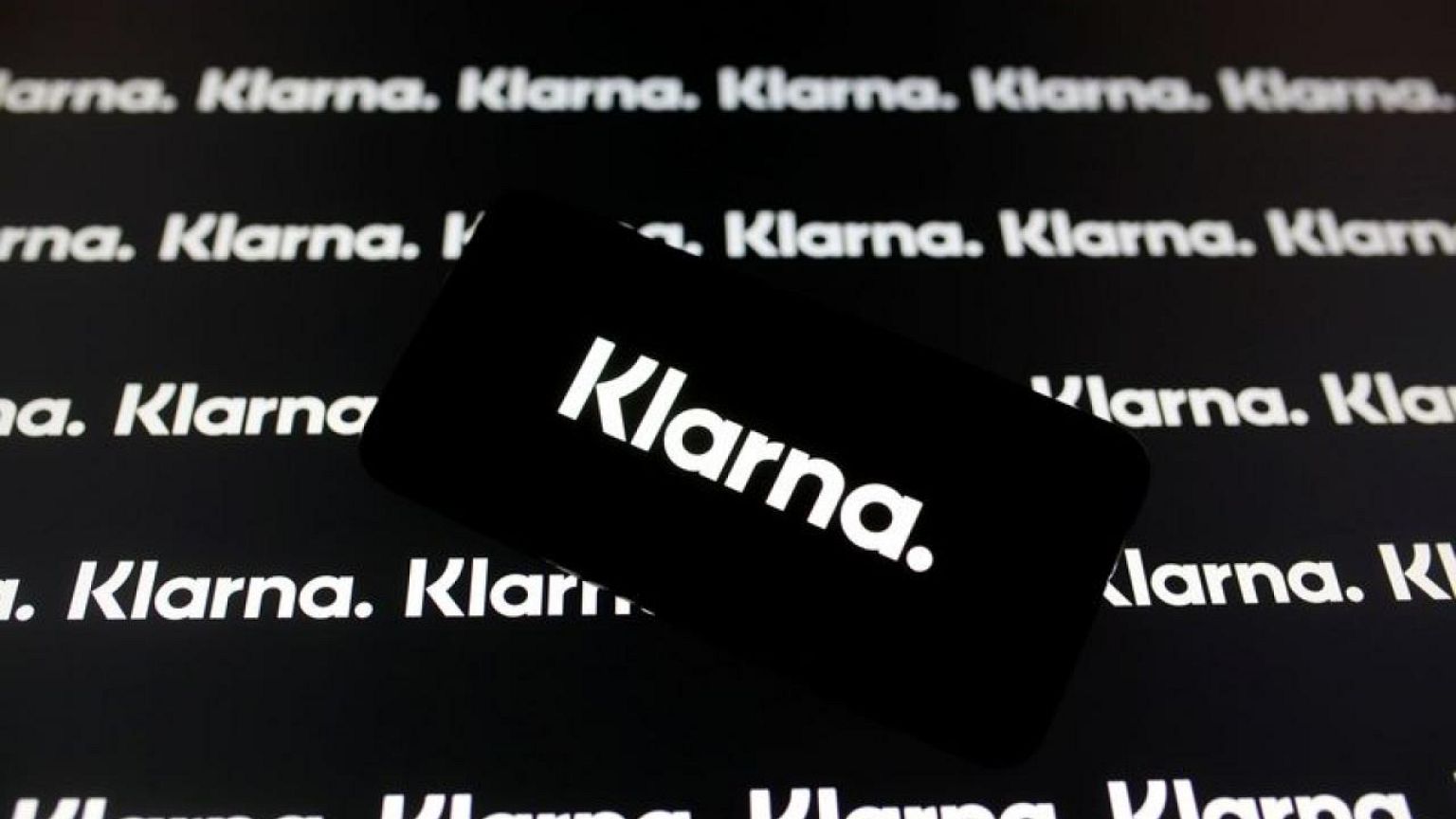 Klarna's valuation slumps to $6.7 billion with $800 million raise