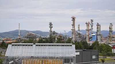 Extinguen incendio en refinería noruega de Mongstad