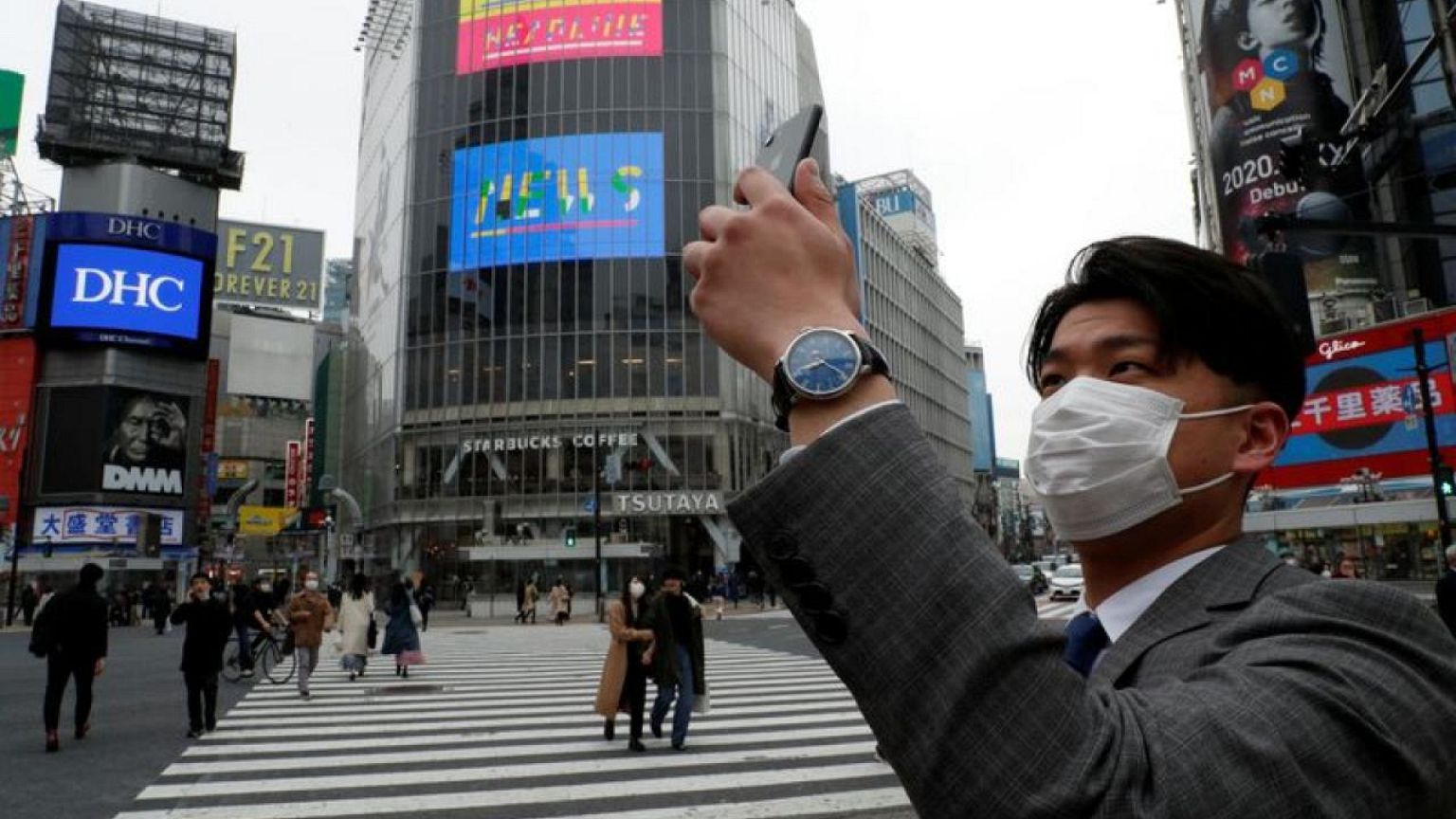 KDDI aims to restore service Sunday after 40 million users affected