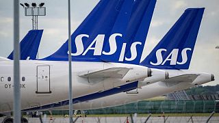 SAS y los pilotos seguirán negociando el lunes mientras la huelga entra en su tercera semana