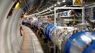 Científicos del CERN observan por primera vez tres partículas "exóticas"