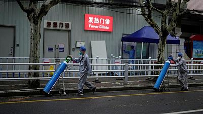 الصين تسجل 427 إصابة جديدة بفيروس كورونا