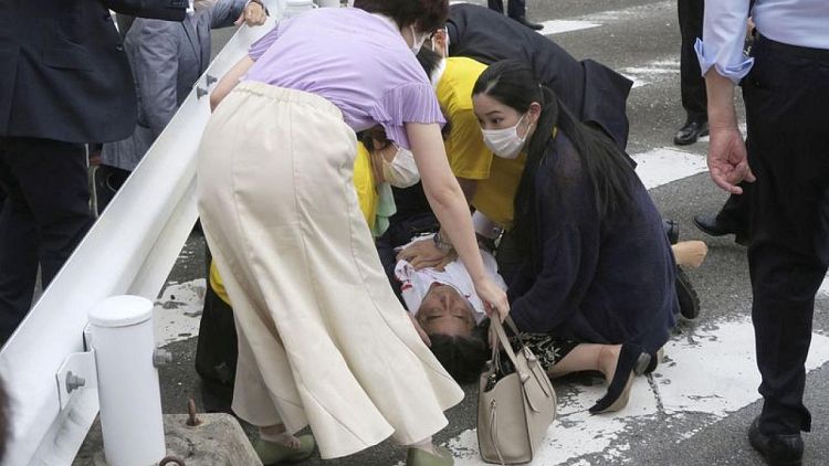 Trasladado a un hospital el ex primer ministro japonés Shinzo Abe tras ser disparado