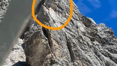 E' caduto su punto passaggio ferrata e a lato via alpinistica