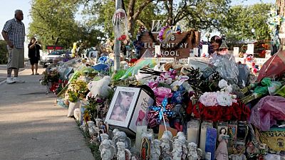 Alcalde de Uvalde, EEUU, niega que policía haya perdido oportunidad de matar a hombre armado antes de masacre Alcalde de Uvalde, EEUU, niega que policía haya perdido oportunidad de matar a hombre armado antes de masacre