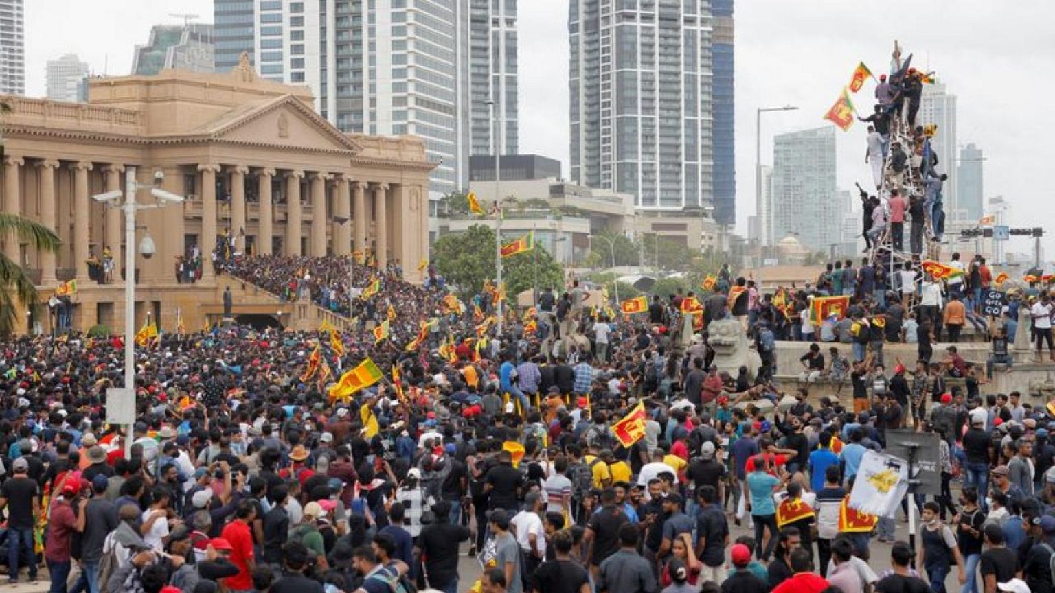Sri Lanka protesters, angered by economic crisis, storm president's house
