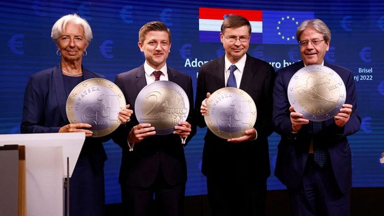 La UE acepta formalmente a Croacia como el vigésimo miembro de la eurozona