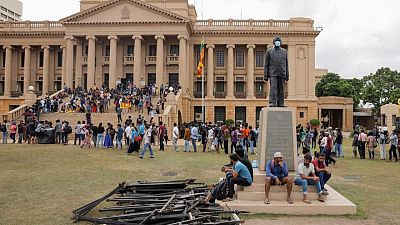 Las protestas en Sri Lanka se calman mientras se espera la dimisión del presidente