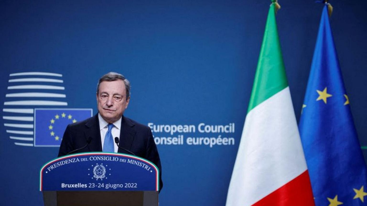Italians ask Draghi to overcome political crisis, stay in office