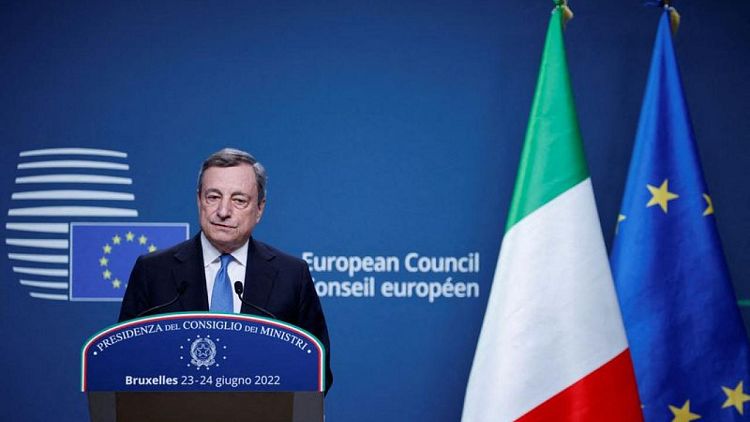 El presidente de Italia rechaza la dimisión de Draghi y le pide que se dirija al Parlamento