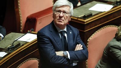 Il senatore avrebbe preso 350mila euro da conti Forza Italia