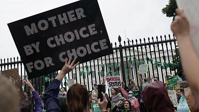 Cámara de EEUU aprueba un proyecto para proteger el derecho a viajar para abortar