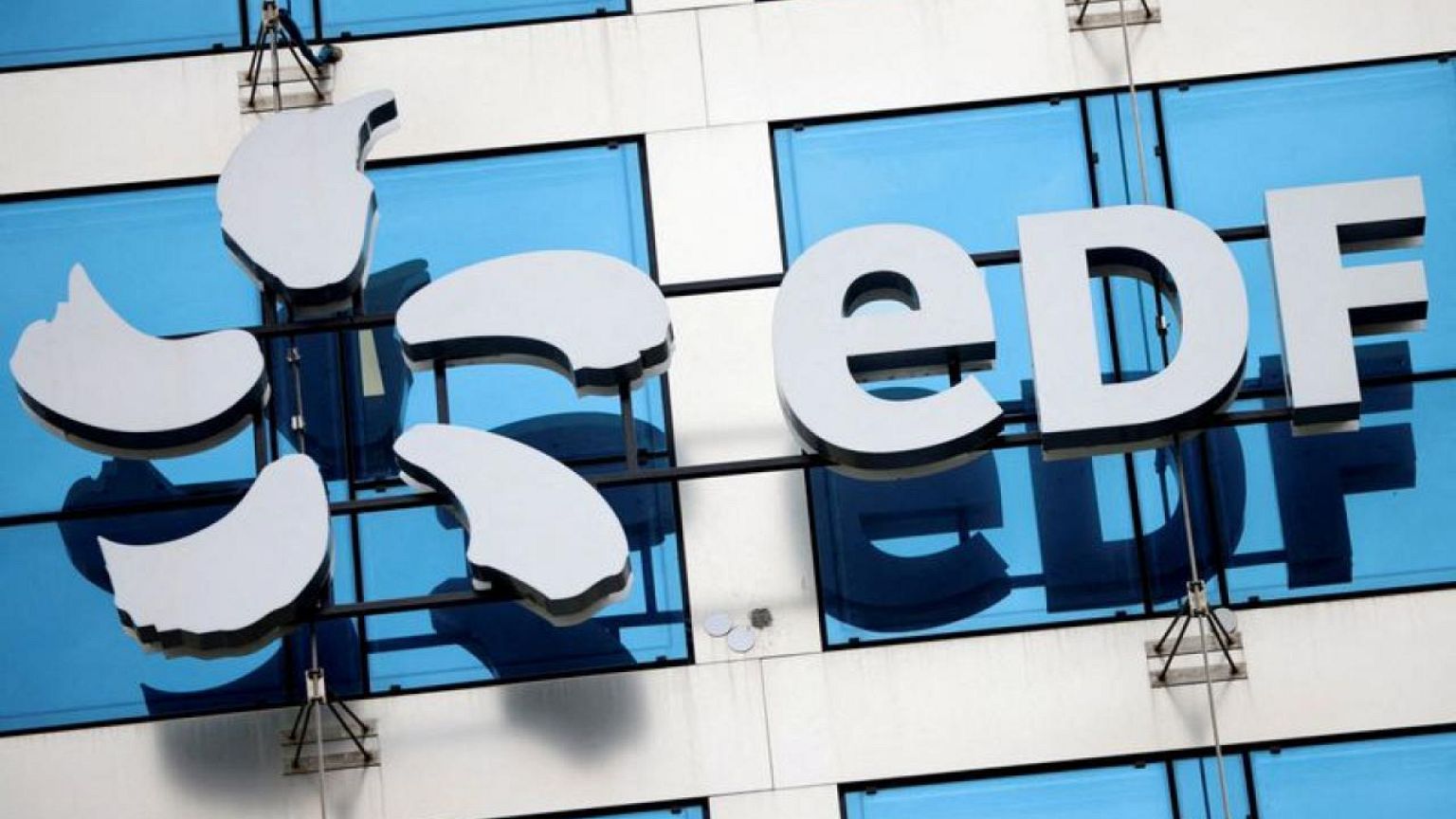 Francia pagará 9.700 millones de euros para tomar el control total de EDF