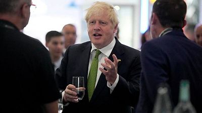 Se estrecha el campo de la encarnizada batalla para elegir al nuevo primer ministro británico