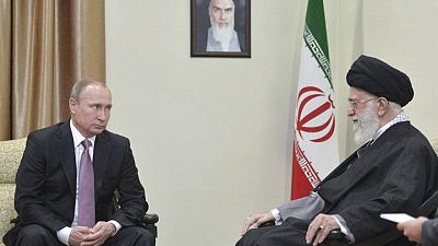 Jamenei dice que Irán y Rusia deben estar atentos ante el "engaño occidental"