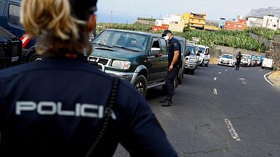 La justicia española dice que las mujeres de baja estatura también pueden ser policías