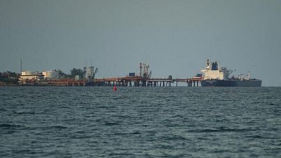 Buque cisterna descarga fuel oil ruso en terminal cubana de Matanzas