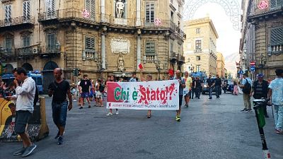 Uno organizzato dagli scout dell'Agesci l'altro da Agende rosse Uno organizzato dagli scout dell'Agesci l'altro da Agende rosse
