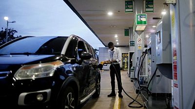 Brasileña Petrobras reducirá los precios de la gasolina por primera vez este año