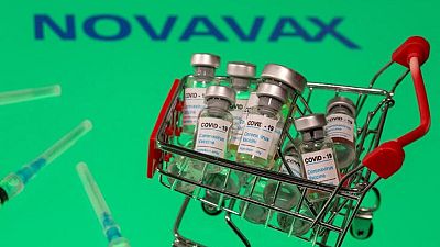 Asesores de los CDC de EEUU respaldan la vacuna para el COVID de Novavax en adultos