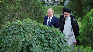 الرئيس الإيراني إبراهيم رئيسي رفقة نظيره الروسي فلاديمير بوتين في طهران.